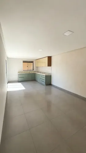 ALUGA-SE CASA 77M²| 2 QTS C/ 1 SUÍTE + GALPÃO 95M² | MARCENARIA / OFICINA