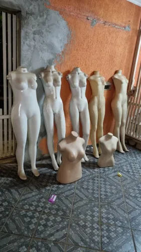 7 Manequins Femininos (5 Corpo Inteiro + 2 Busto) - Ótimo Preço!