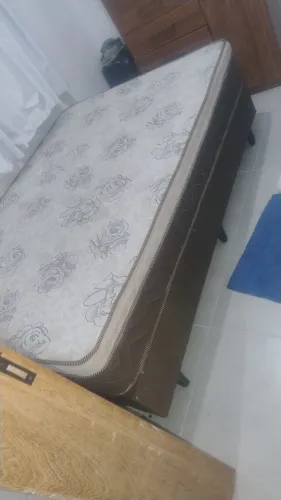 Vendo cama box em bom estado. Colchão firme.