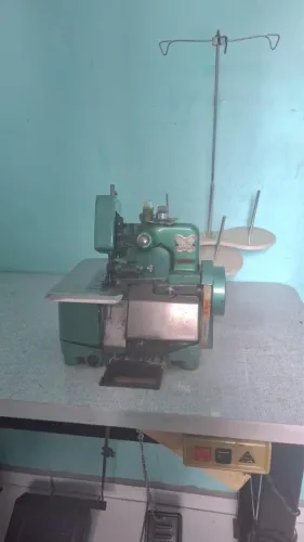 Máquina de overloque 