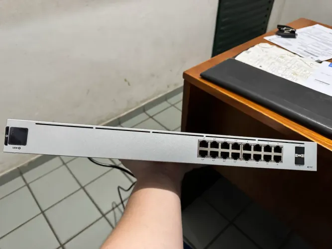 Switch de rede Ubitiqui USW-16-POE