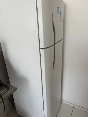 Geladeira Electrolux 260 litros - Excelente estado