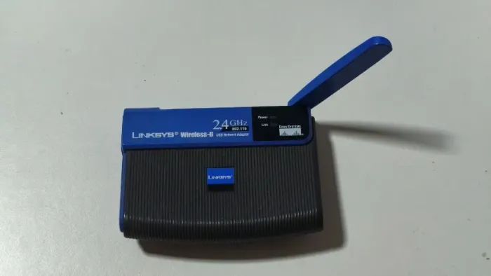 Adaptador Wi-Fi USB Linksys WUSB11 Wireless-B com Documentação - PC Retrô