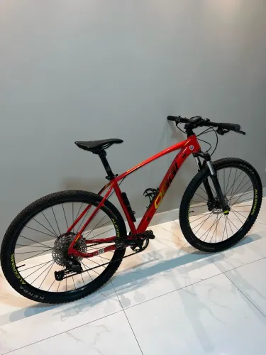 Bicicleta Oggi 7.2 200km rodados + rolo de treino + sapatilha tsw + GPS