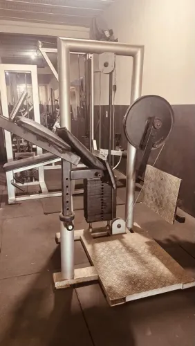 Máquina Glúteo Musculação