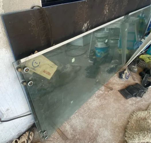 Vendo porta de vidro de correr com fechadura e puxador de inox top