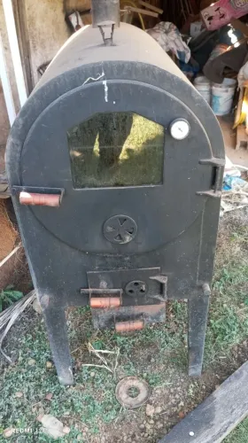 Venda de um forno e defumador de carne