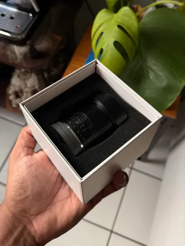 Lente 12mm f2.8 para Sony E-Mount