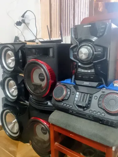 Vendo 2 som semi novos Alta potência e qualidade sonora