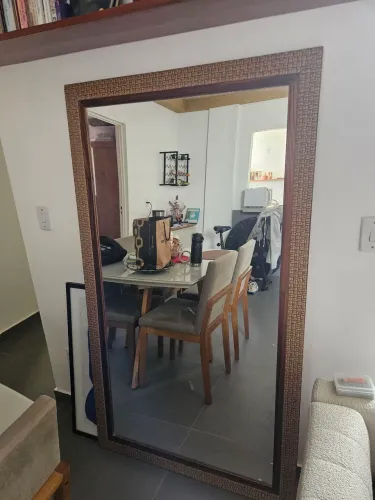 Espelho com moldura