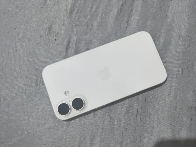 iPhone 16 