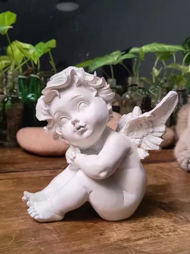 anjo em resina sentado anjinho arte sacra decoração igreja jesus cristo terço bibelô casa