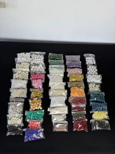Kit 46 unidades de pérolas com furos