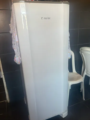 Geladeira pra vender logo 