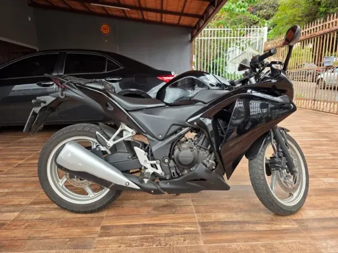 HONDA CBR250R 2012 - PRETA - 46.903 KM RODADOS