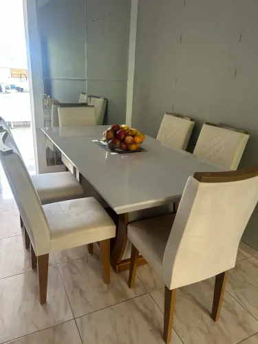Conjunto de mesa 6 cadeiras 