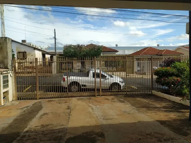 Parque Industrial - Casa com 3 dorms sendo 1 tipo apto, com armários, terreno de 396 m²
