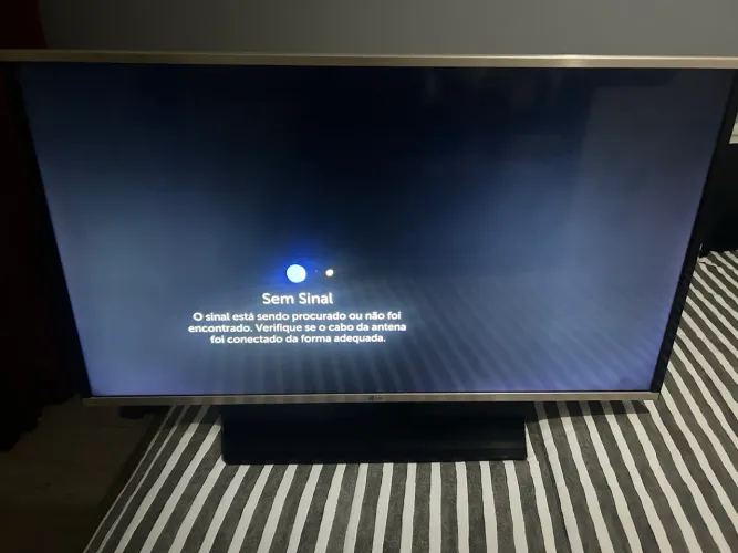Smart TV LG 40LF6350 ? 40? Full HD ? R$ 250 (com pequeno defeito)