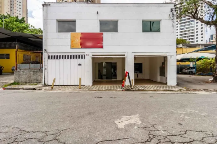 Prédio comercial na Rua Fernandes Reis, 38 495 m²