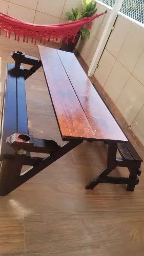 Mesa retrátil que vira banco 