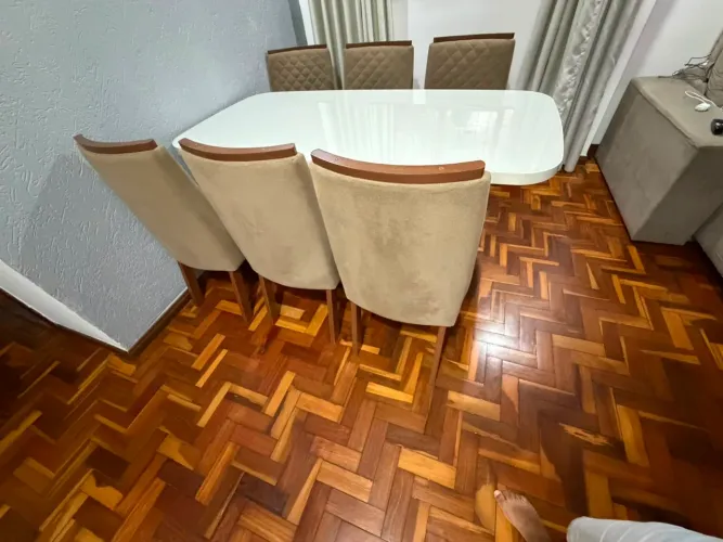 Mesa de vidro com Mdf de 6 cadeiras