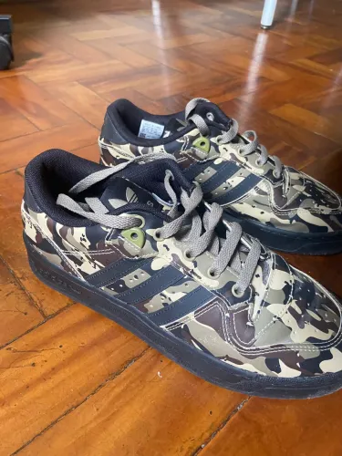 Tênis Adidas