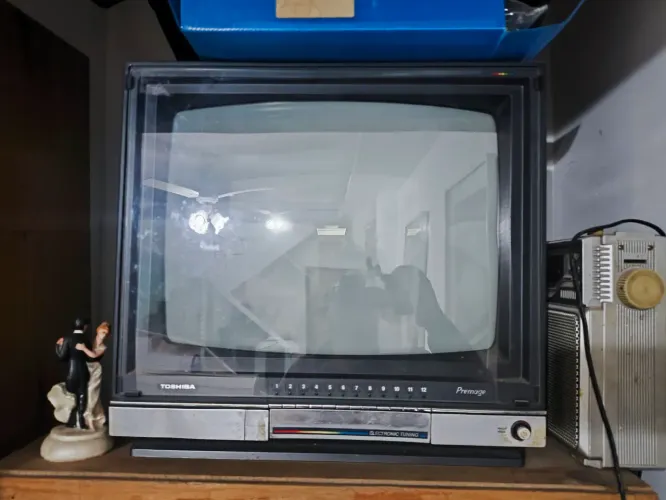Tv a cores tubo umas das primeiras do Brasil. Funcionando para colecionador. Premage