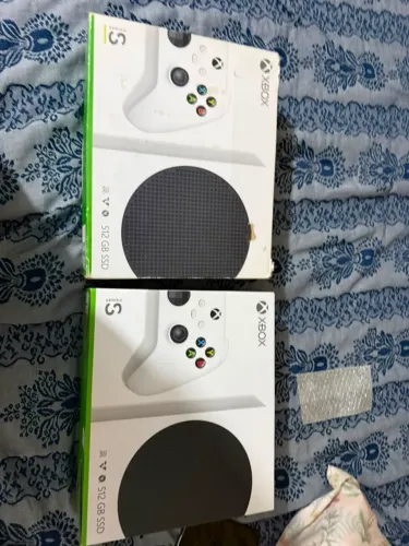 2 Xbox série s ( 1 novo e 1 mais antigo)