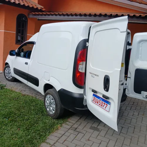 Fretes e entregas com fiorino