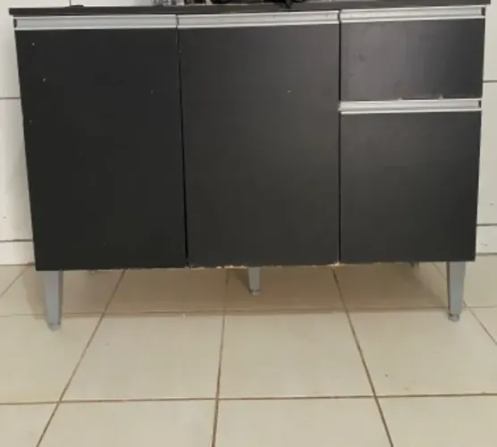 Balcão e aéreo armário de cozinha