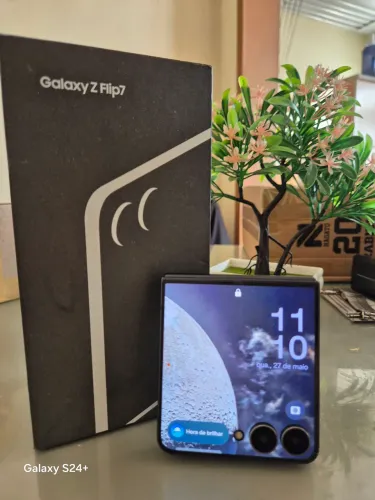 Samsung Galaxy Z Flip7 256GB Preto (Novo)