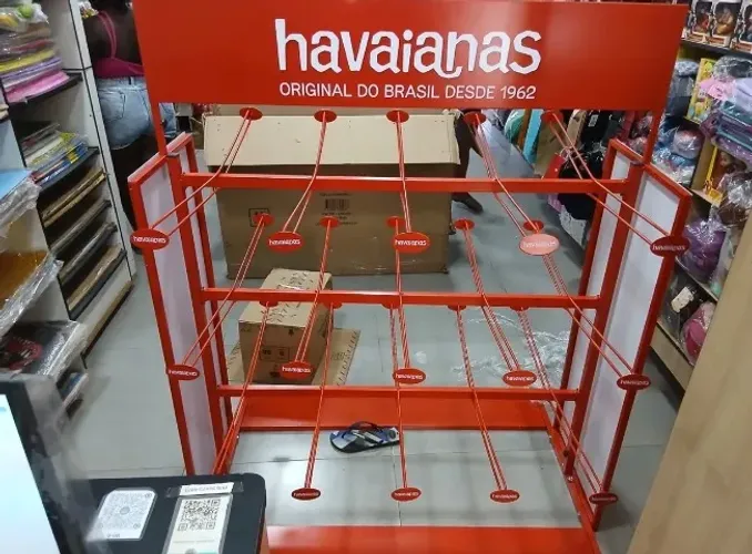 Expositor de chinelos Havainas