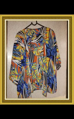 Conjunto Bermuda top e blusa