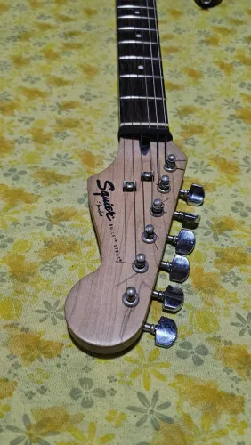 Guitarra Squier by Fender