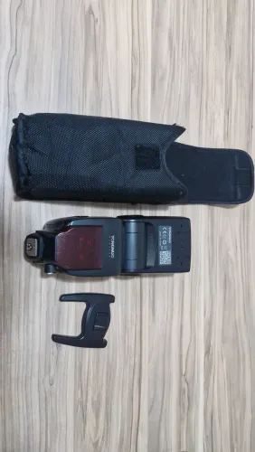Flash Yongnuo 685 com detalhes