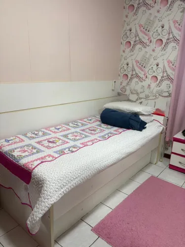 Oportunidade cama de solteiro com cama auxiliar com dois colchões novos