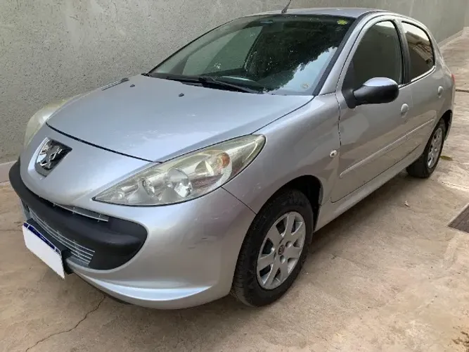 Peugeot 207 XR 1.4 Flex 8V 5P 2011