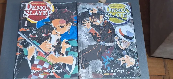 Mangá Demon Slayer Vols 01 e 02 Lacrados