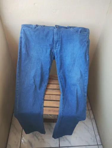 Vendo duas calças jeans masculina tamanho 50