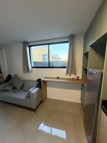 Studio Mobiliado Novo no Capão Raso | Sacada + Churrasqueira | Próx. Biarticulado
