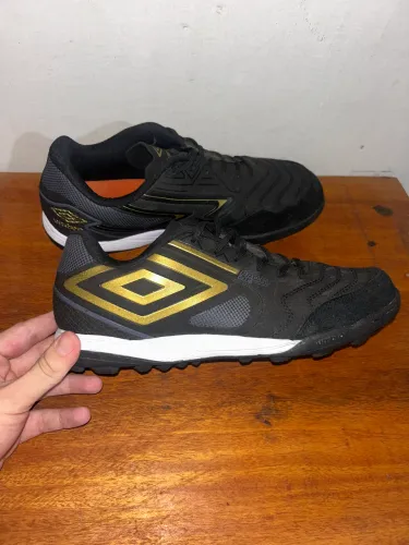 Chuteira Umbro Pro 5 Club Society Tamanho 42