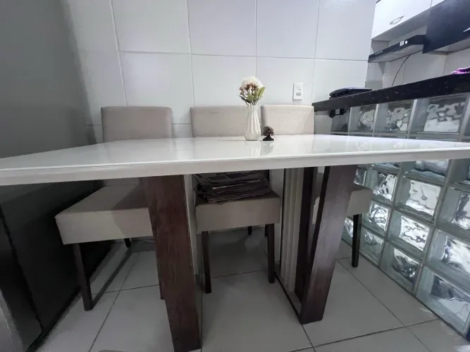 Mesa de jantar 4 lugares 
