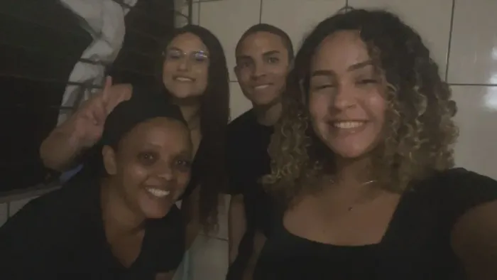 Garçons/Recepcionista/Apoio/Churrasqueiro/Fritadeira.90,00 3 horas e meia de evento