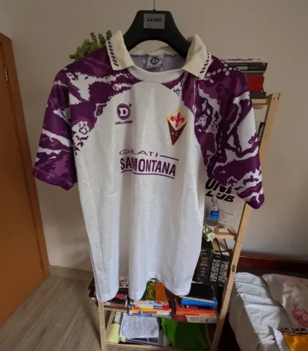 Camisa fiorentina 94-95 original com CGC, contém marcas de uso