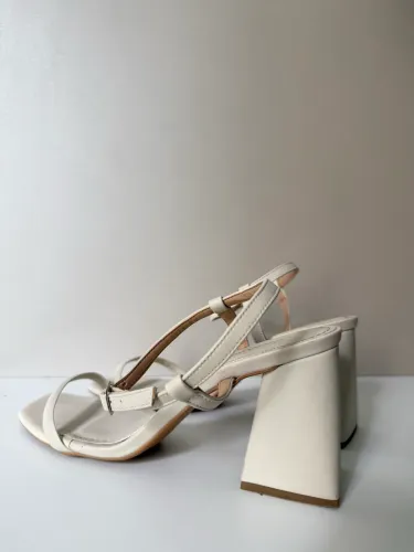 Sandália couro off