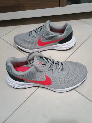 Tênis Nike revolution running original impecável