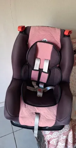 Cadeirinha completa! Pra criança de 9 a 25 kilos. R$300 Reais