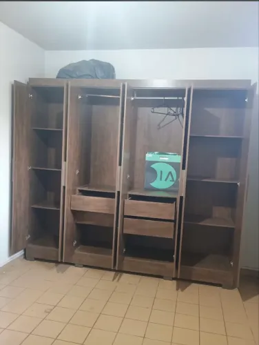 Vende-se Guarda roupa semi novo