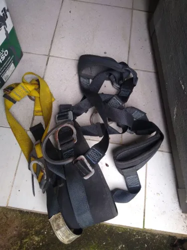 Sinto talabarte com 3 peças.