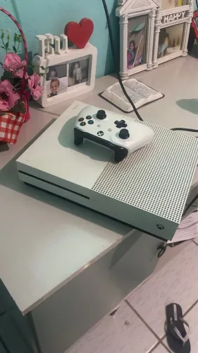 Xbox One S 1T + 2 jogos Físicos